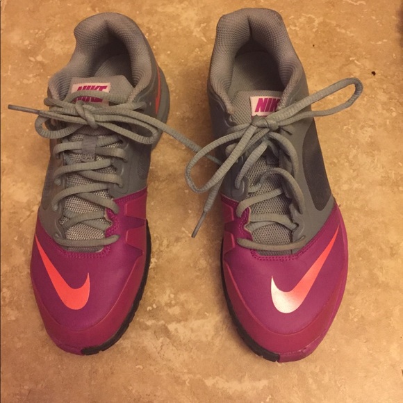 Nike Shoes - Nike tennis shoes